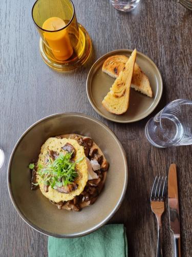 Mad på hotellet eller i nærheden