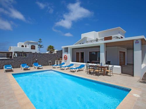 Holiday Home Wunderschöne- umweltfreundliche Villa am Meer by Interhome