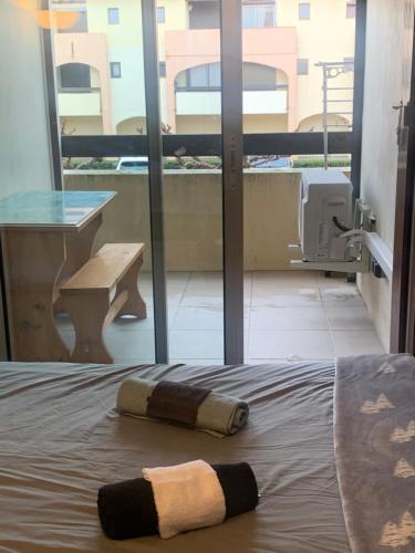 Studio refait neuf ,4 pers, terrasse, parking privé, climatisation, wifi, Télévision