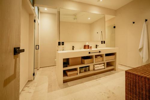 Et badeværelse på Anera Villas