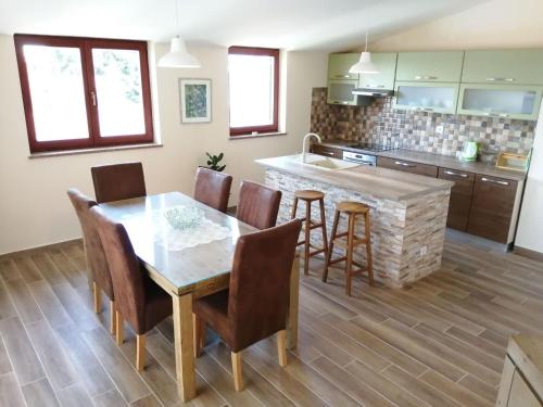 Apartment Apartment mit drei Schlafzimmern und Meerblick by Interhome