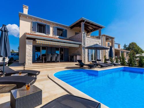 Holiday Home Tolles Ferienhaus in Deklići mit Privatem Pool by Interhome