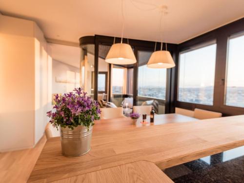 Apartment Skyflats Hills View by Interhome
