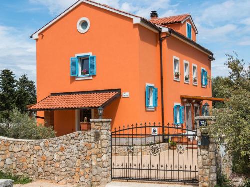 Apartment Appartement Casper mit Terrasse- Garten und Grill by Interhome