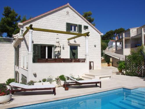 Holiday Home Schönes Ferienhaus mit privatem Pool by Interhome