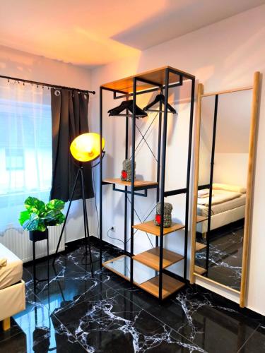 Giường trong phòng chung tại Schwert City Loft S72 free Parking & WIFI