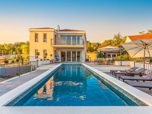 Holiday Home in Dugopolje mit Privatem Pool by Interhome