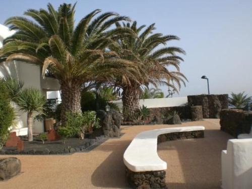 Apartment Schöne Wohnung in Playa Blanca mit Grill- Garten und Terrasse und Neben dem Str by Interhome