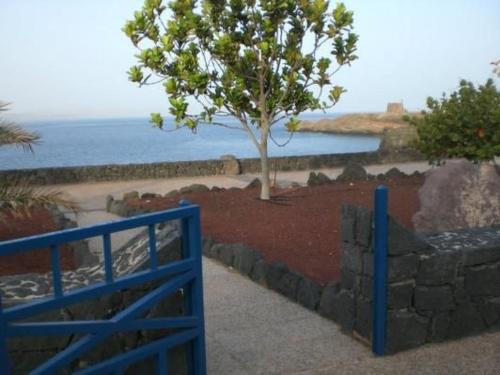 Apartment Schöne Wohnung in Playa Blanca mit Grill- Garten und Terrasse und Neben dem Str by Interhome