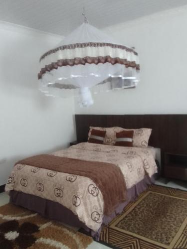 Postel nebo postele na pokoji v ubytování Omari estate