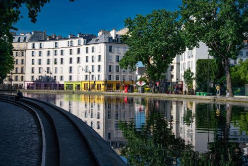 APPARTEMENT CHALEUREUX ARTISTIQUE QUARTIER GARE DU NORD - GARE DE L'EST et GRANDS BOULEVARDS