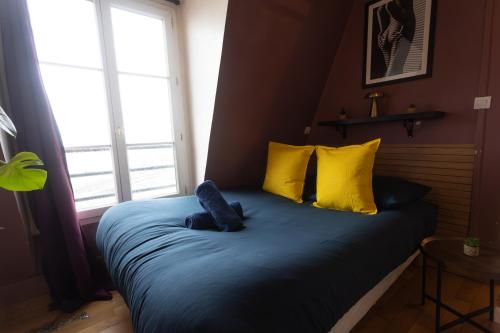 APPARTEMENT CHALEUREUX ARTISTIQUE QUARTIER GARE DU NORD - GARE DE L'EST et GRANDS BOULEVARDS