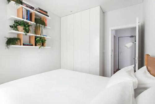 Bright Design Apartment with Spacious Balcony