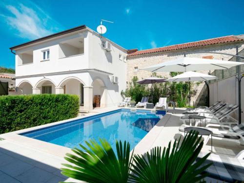 Holiday Home Villa Martin - Rückzugsort auf dem Land mit Pool by Interhome