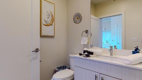 Et badeværelse på Stamford Cozy Apartment with free parking