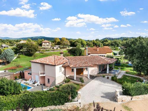 Holiday Home mit Blick auf das Wasser by Interhome