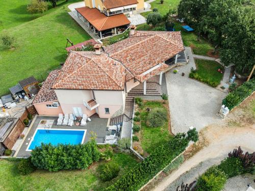 Holiday Home mit Blick auf das Wasser by Interhome