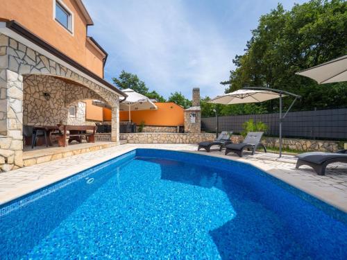 Holiday Home Villa Fortuna für bis zu 9 Personen und mit beheiztem Aussenpool by Interhome