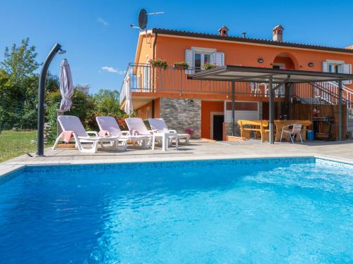 Apartment Haus Orange - Familienfreundliche Lage mit Pool by Interhome