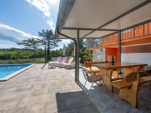 Apartment Haus Orange - Familienfreundliche Lage mit Pool by Interhome