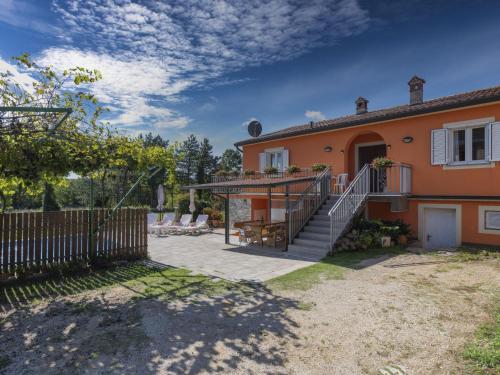 Apartment Haus Orange - Familienfreundliche Lage mit Pool by Interhome