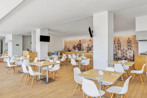 โทรทัศน์และ/หรือระบบความบันเทิงของ Fiesta Inn Express Durango