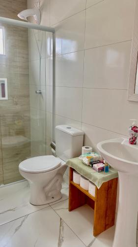 Et badeværelse på Casa completa com churrasqueira em Imbituba