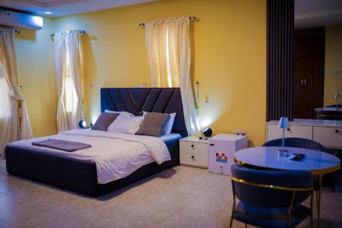 En eller flere senge i et værelse på DTD Shortlet Homes