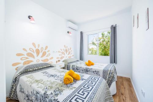 Postel nebo postele na pokoji v ubytování Gran Sol Family 7