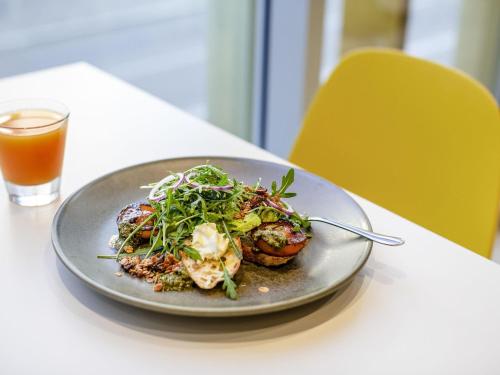 Jídlo v hotelu nebo okolí