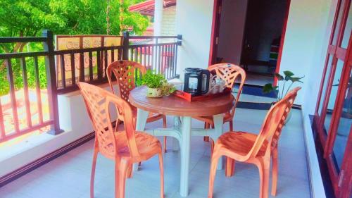 En balkon eller terrasse på CozyCove stay