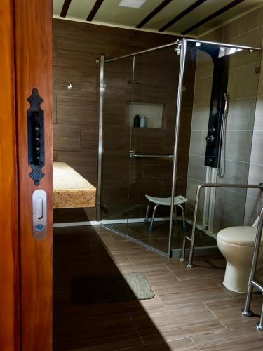 a bathroom with a shower with a toilet and a sink at Casa Chute in Chinchiná