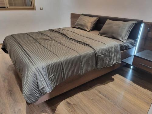 Giường trong phòng chung tại Joyau du park