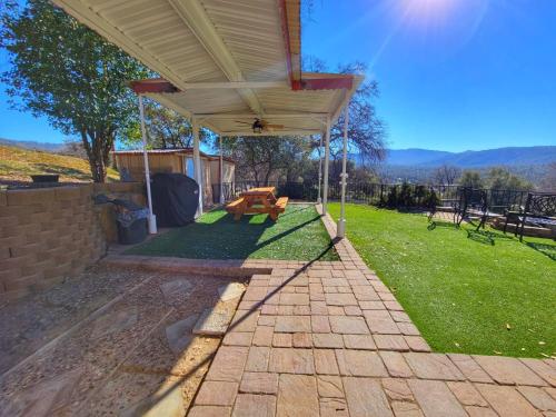 En generel udsigt til bjerge eller udsigt til bjerge taget fra feriehuset