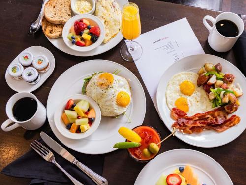 Jídlo v hotelu nebo okolí