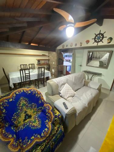 Giường trong phòng chung tại Casa completa em Búzios! 1km de Tucuns e Geribá