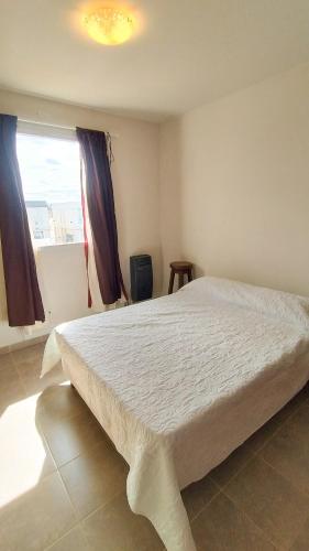 En eller flere senge i et værelse på Luna House