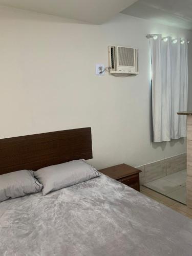 a bedroom with a bed and a air conditioner at Caminho do mirante, suíte 5 in Iguaba Grande