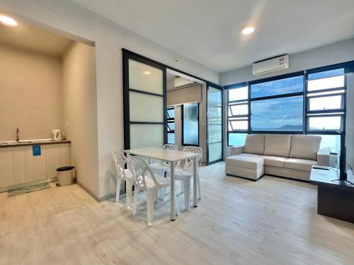 Kuchyň nebo kuchyňský kout v ubytování Jesselton Quay Kota Kinabalu City Centre by LW Suites