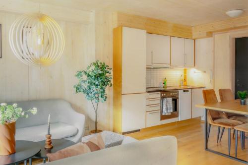 Kuchyň nebo kuchyňský kout v ubytování Cool downtown apartment with 3 bedrooms!