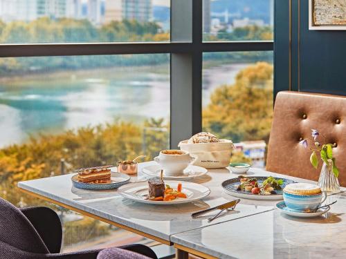 Mad på hotellet eller i nærheden