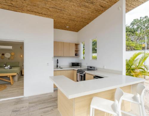 Kuchyň nebo kuchyňský kout v ubytování Antemar Guest, Beach bungalow near Conchal