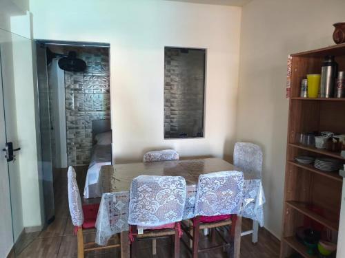 Et opholdsområde på Casa com piscina próxima ao centro de eventos Marisol