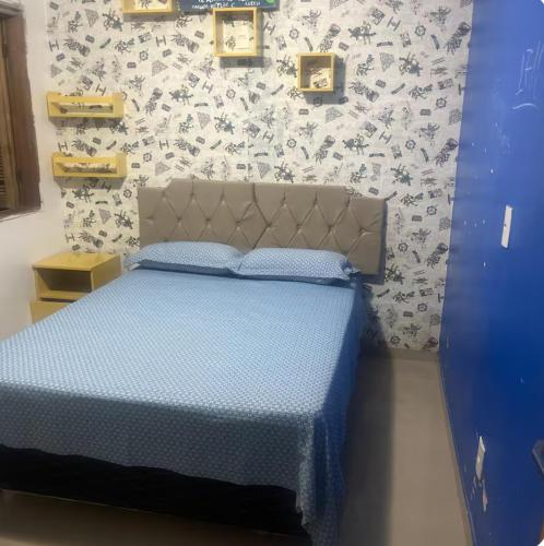 a bedroom with a bed with a blue comforter at Luciene in Xangri-lá