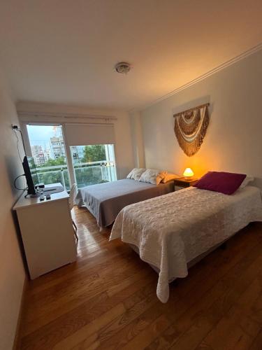 Ένα ή περισσότερα κρεβάτια σε δωμάτιο στο Departamento 3 amb zona Güemes con cochera cubierta