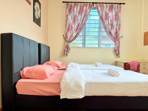 En eller flere senge i et værelse på Luxury Landed House - Vivacity Megamall