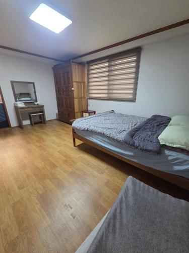 Postel nebo postele na pokoji v ubytování Park's Guesthouse B near Gwangalli beach in Busan