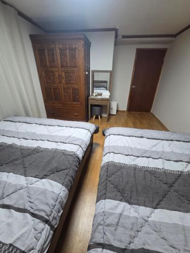 Postel nebo postele na pokoji v ubytování Park's Guesthouse B near Gwangalli beach in Busan