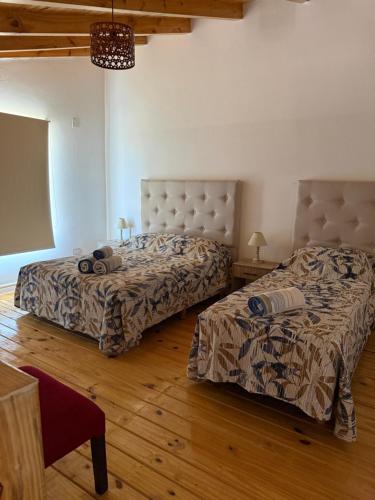 En eller flere senge i et værelse på Duplex en villa el chocon LO DE CARLITOS