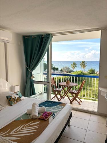 Ban công/sân hiên tại Intimate Bahia - Vue mer et accès piscine